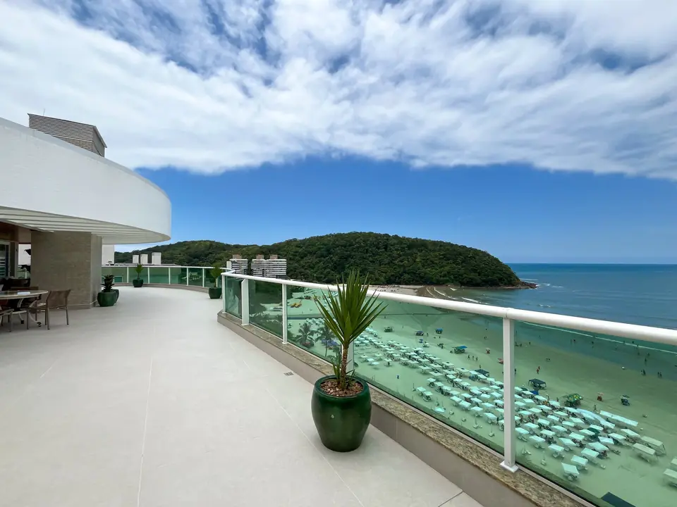 Vista da praia da Riviera de São Lourenço a partir de um terraço